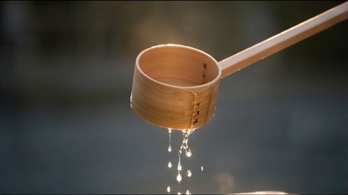 V4参照: 柄杓と水