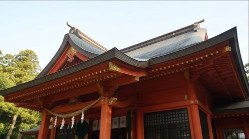 V5参照: 朱の拝殿